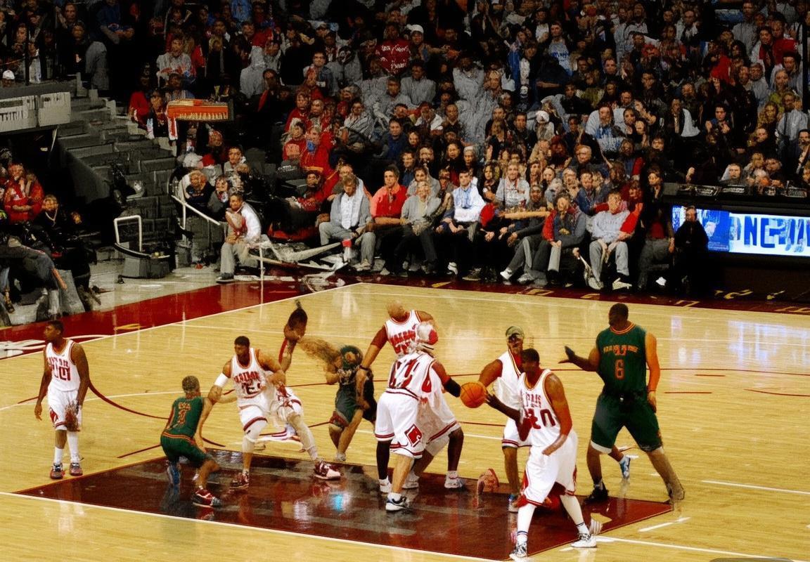 2010年NBA季后赛：公牛骑士巅峰对决解析