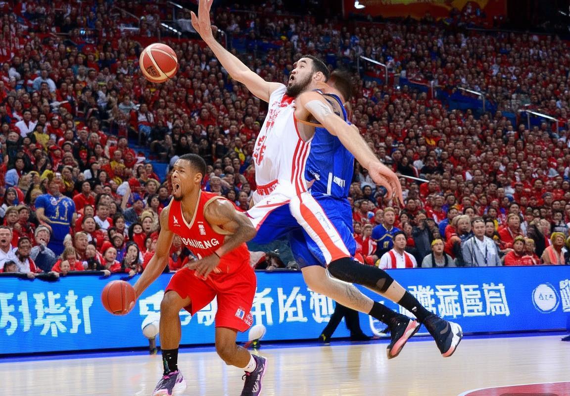 CBA季后赛巅峰对决：广东队vs北京队易建联方硕闪耀战局